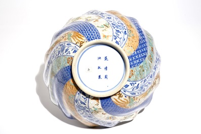 A large polychrome Japanese Imari bowl, 19th C.