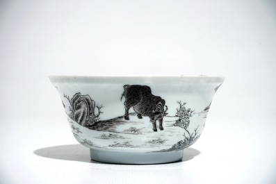 Een Chinese grisaille kom en bord met buffels, Yongzheng