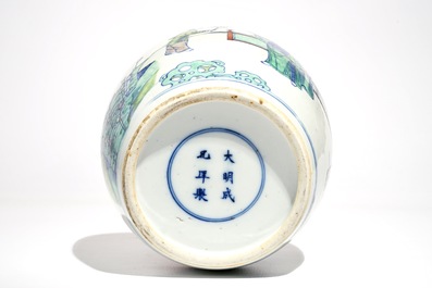 Een Chinese doucai gemberpot, Chenghua merk, Kangxi of later