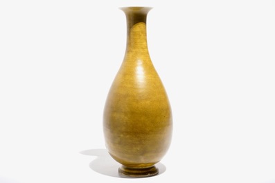 A Chinese teadust-glazed yuhuchunping vase, Kangxi