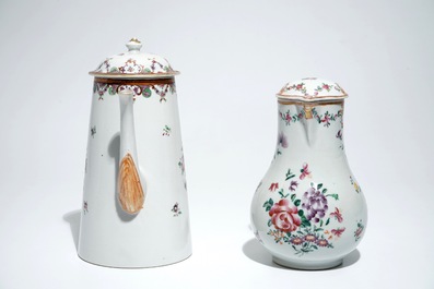 Une cafeti&egrave;re et une verseuse en porcelaine de Chine &agrave; d&eacute;cor L&ouml;westoft, Qianlong