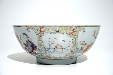 A Chinese famille rose mandarin bowl with figural design, Qianlong
