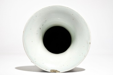 A Chinese porcelain famille rose enamel on blue-ground yenyen vase, 18/19th C.