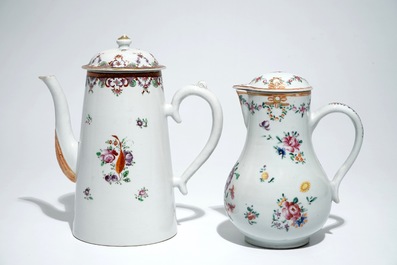 Une cafeti&egrave;re et une verseuse en porcelaine de Chine &agrave; d&eacute;cor L&ouml;westoft, Qianlong