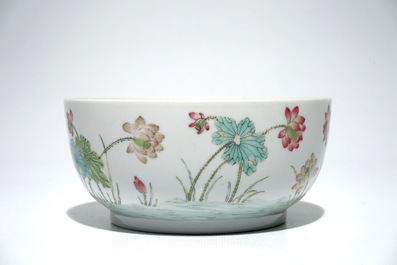 A Chinese famille rose bowl with lotus pond design, Daoguang mark, 19/20th C.