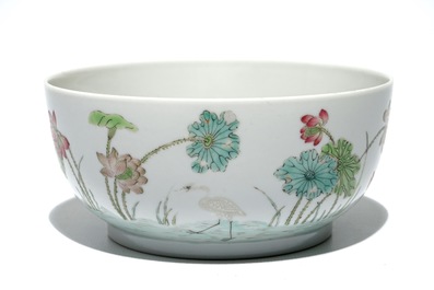 A Chinese famille rose bowl with lotus pond design, Daoguang mark, 19/20th C.
