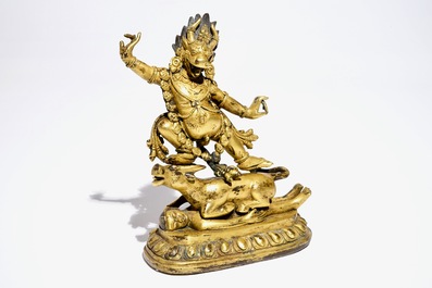 Un mod&egrave;le de Yama Dharmaraja en bronze dor&eacute;, Tibet, 18&egrave;me