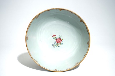 A Chinese famille rose mandarin bowl with figural design, Qianlong