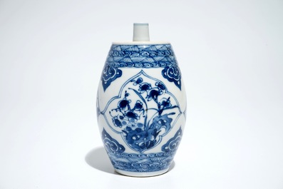 A Chinese blue and white barrel-shaped flask with floral design, Kangxi