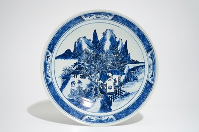 A pair of Chinese famille rose salmon pink-ground hat stands and a blue and white charger, 19/20th C.
