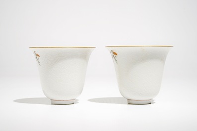 A pair of Chinese sgraffiato-ground famille rose cups, 19/20th C.