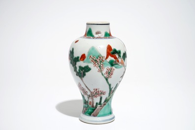 A Chinese famille verte vase and a pair of plates, Kangxi
