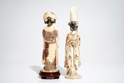 Deux okimono de femmes en ivoire, Japon, 19/20&egrave;me