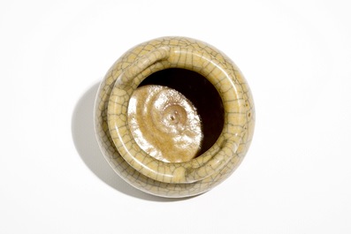 A Chinese crackle glaze tripod censer, 19/20th C.