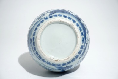 Een Chinese blauwwitte flesvormige vaas, Transitie periode