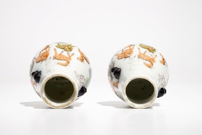 A pair of Chinese famille rose miniature hu vases with deer design, 19th C.
