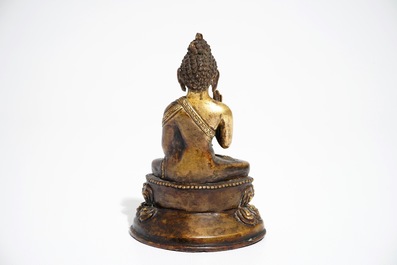 A Sino-Tibetan gilt bronze Buddha, Ming/Qing Dynasty, 16/17th C.
