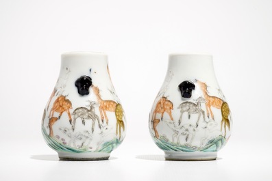 A pair of Chinese famille rose miniature hu vases with deer design, 19th C.