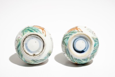 A pair of Chinese famille rose miniature hu vases with deer design, 19th C.