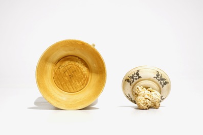 A Chinese ivory vase with cover, 2nd quarter 20th C.