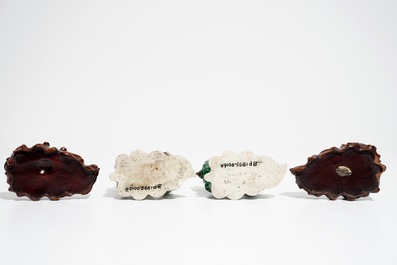 Une paire de porte-encens en biscuit famille verte, Chine, Kangxi
