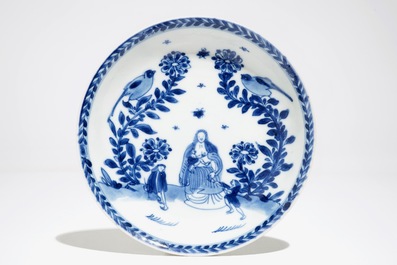 Une tasse et soucoupe en porcelaine de Chine bleu et blanc figurant La Vi&egrave;rge &agrave; l'Enfant, Kangxi