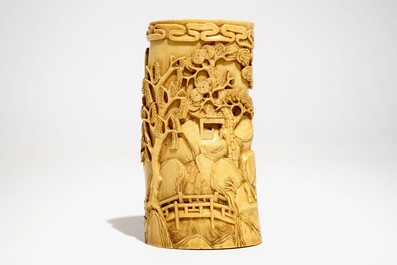 A Chinese ivory brushpot with figural design, 19th C.