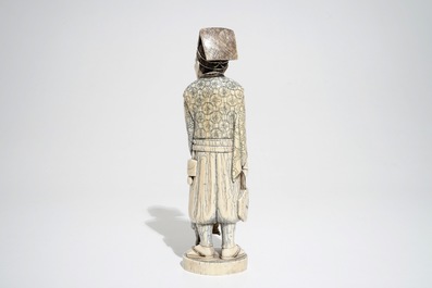 A Japanese ivory okimono of a pipesmoker, Meiji/Taisho, early 20th C., signed