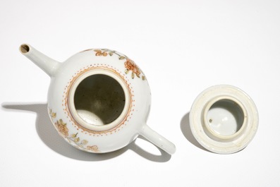 Une th&eacute;i&egrave;re miniature en porcelaine de Chine grisaille, 18&egrave;me