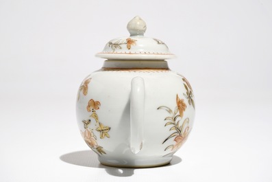 Une th&eacute;i&egrave;re miniature en porcelaine de Chine grisaille, 18&egrave;me