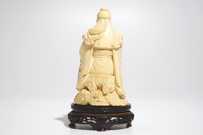 Une figure de Lin Hejing en ivoire sculpt&eacute;, Chine, d&eacute;but du 20&egrave;me