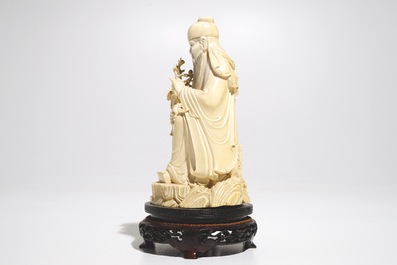 Une figure de Lin Hejing en ivoire sculpt&eacute;, Chine, d&eacute;but du 20&egrave;me
