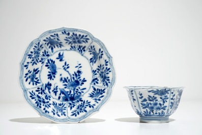 Six tasses et soucoupes en porcelaine de Chine bleu et blanc, Kangxi