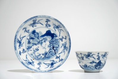 Zeven Chinese blauwwitte koppen en negen schotels, Kangxi