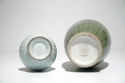 Deux vases en porcelaine de Chine monochrome c&eacute;ladon et de style Qingbai, 19/20&egrave;me