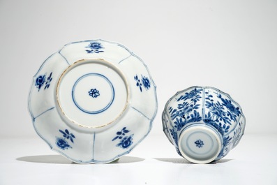 Six tasses et soucoupes en porcelaine de Chine bleu et blanc, Kangxi