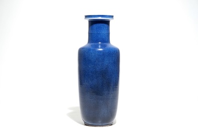 Een Chinese monochrome poederblauwe rouleau vaas, Kangxi