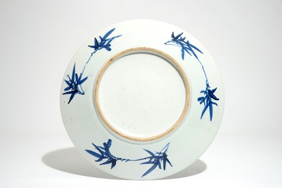A pair of Chinese famille rose salmon pink-ground hat stands and a blue and white charger, 19/20th C.