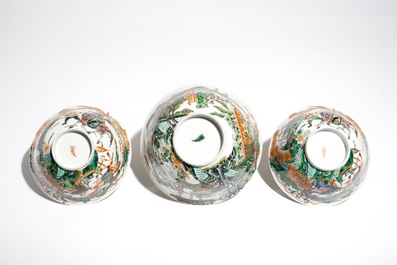 Trois bols en porcelaine de chine famille verte, 19&egrave;me