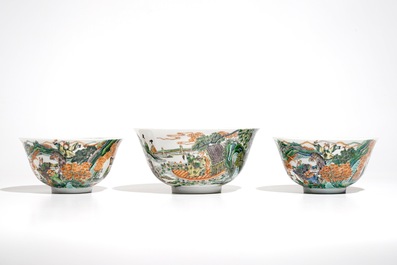 Trois bols en porcelaine de chine famille verte, 19&egrave;me