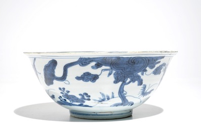 Un bol en porcelaine de Chine bleu et blanc &agrave; d&eacute;cor de cerfs, Wanli