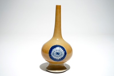 A Chinese blue and white on caf&eacute; au lait-ground sprinkler, Kangxi