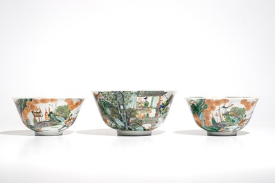 Trois bols en porcelaine de chine famille verte, 19&egrave;me