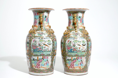 A pair of Chinese Canton rose medallion vases, 19th C.