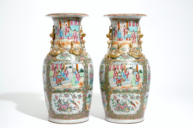 A pair of Chinese Canton rose medallion vases, 19th C.