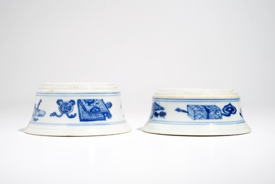 A pair of round Chinese blue and white salts, Kangxi