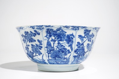 A large Chinese blue and white bowl with floral design, Kangxi