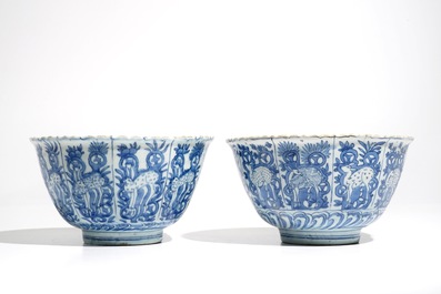A pair of Chinese blue and white kraak porcelain deer bowls, Wanli