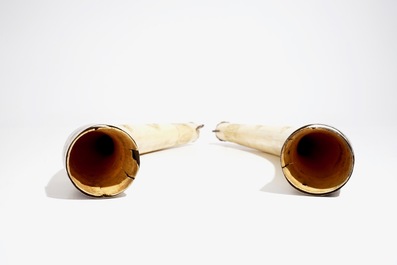 A Chinese gong with sculpted ivory tusks, 19/20th C.