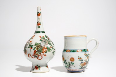 A Chinese famille verte sprinkler and a mug, Kangxi